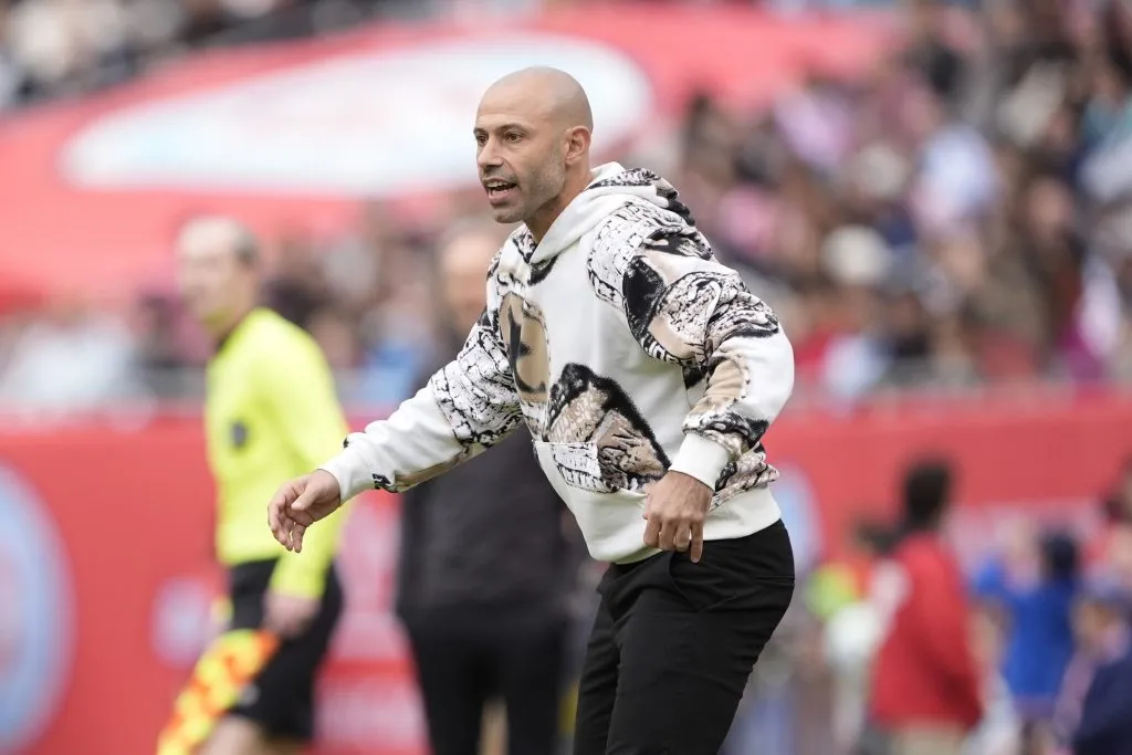 Mascherano no descartó la llegada de refuerzos para el Mundial de Clubes.