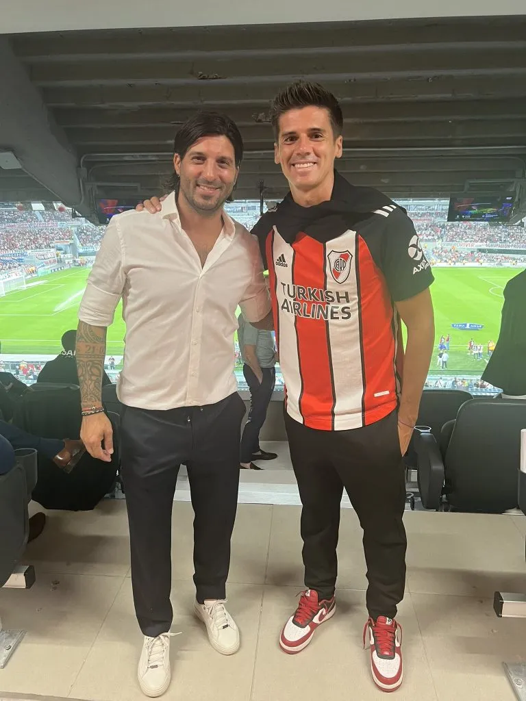 Fede Coria con el Chori Domínguez en el Monumental. (Foto: @fedeecoria).