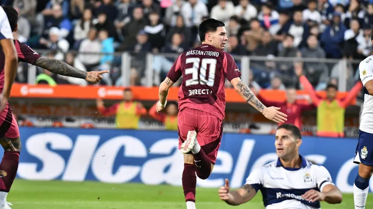 El festejo de Franco Mastantuono tras su golazo.