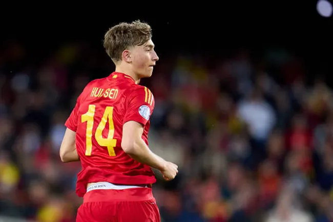 Dean Huijsen ya debutó con España en la Nations League.
