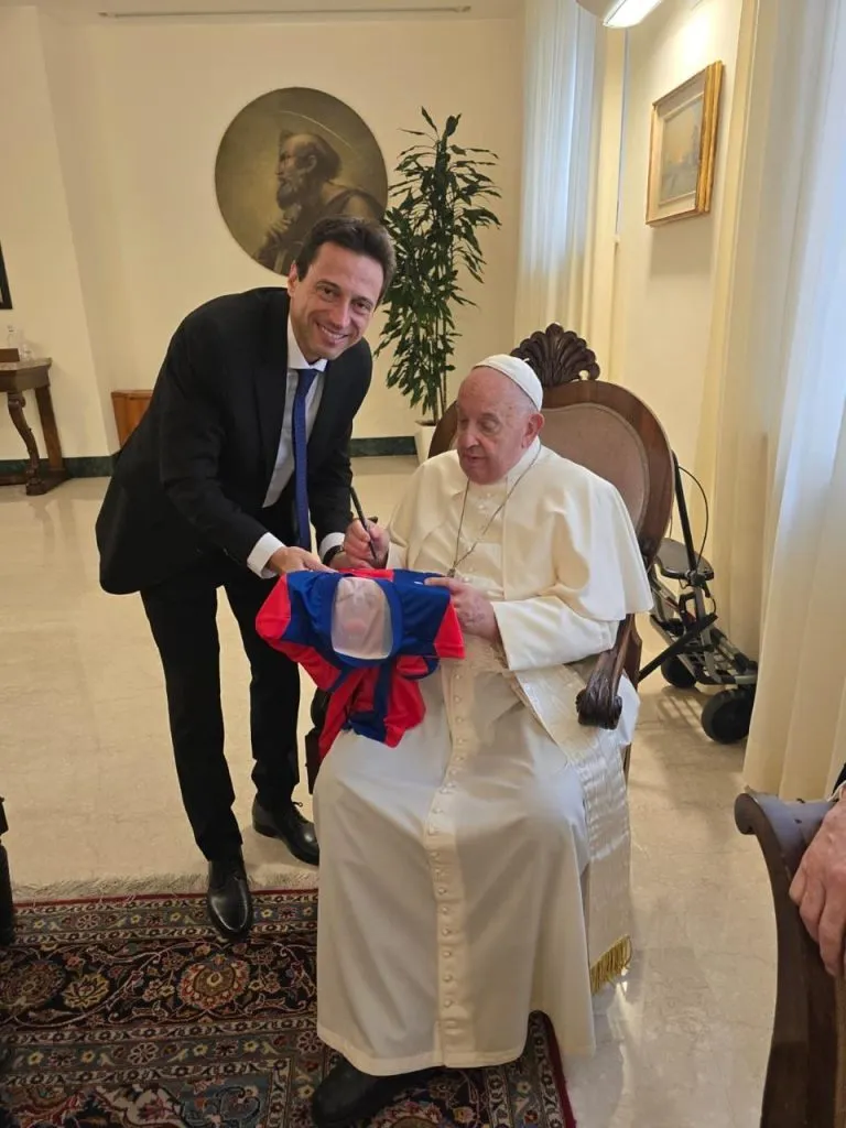 Marcelo Moretti con el Papa Francisco. (Foto: @SanLorenzo).