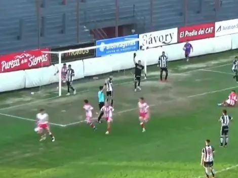 La pelota entró en el arco, el árbitro marcó el final y anuló el gol: escándalo en la Primera Nacional