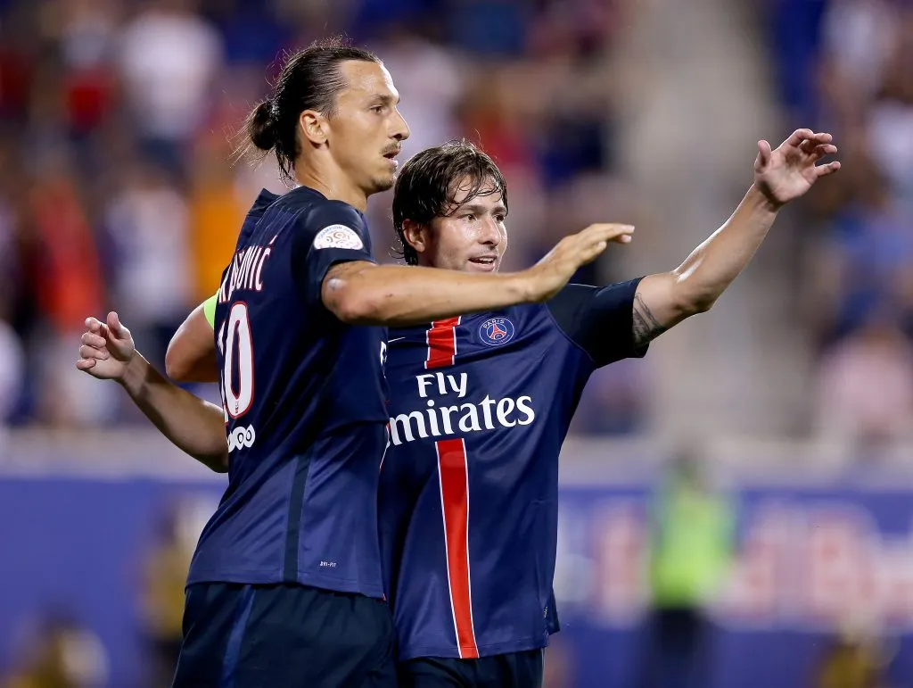 Maxwell junto a Zlatan Ibrahimovic en el PSG. (Photo by Elsa/Getty Images)