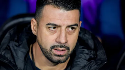 Jugó en River y Boca, tuvo conflictos con Gallardo y Riquelme y ahora busca club como DT