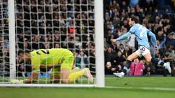 El gol de Bernardo Silva ante Dibu Martínez.