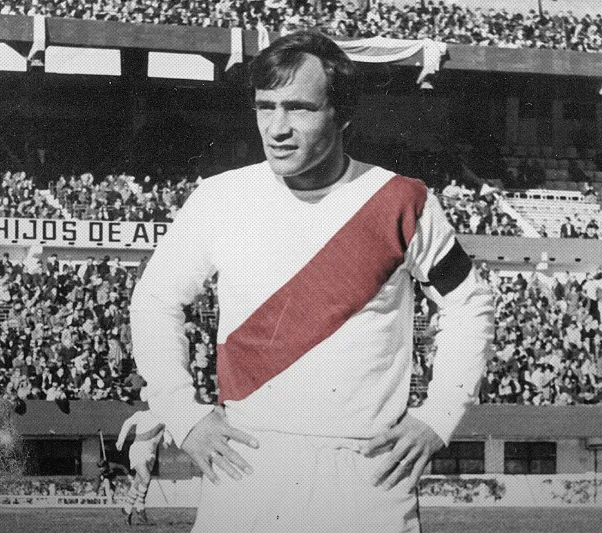 Pinino Mas, leyenda de River, chicaneó a Cavani (Foto: @RiverPlate).