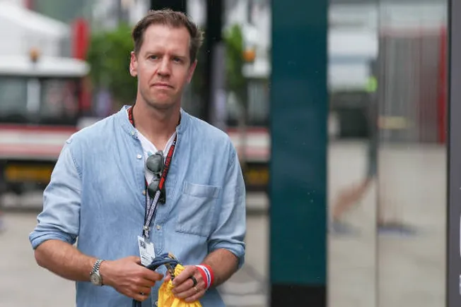 Sebastian Vettel cree que Verstappen debe apoyarse y confiar más que nunca en Red Bull.