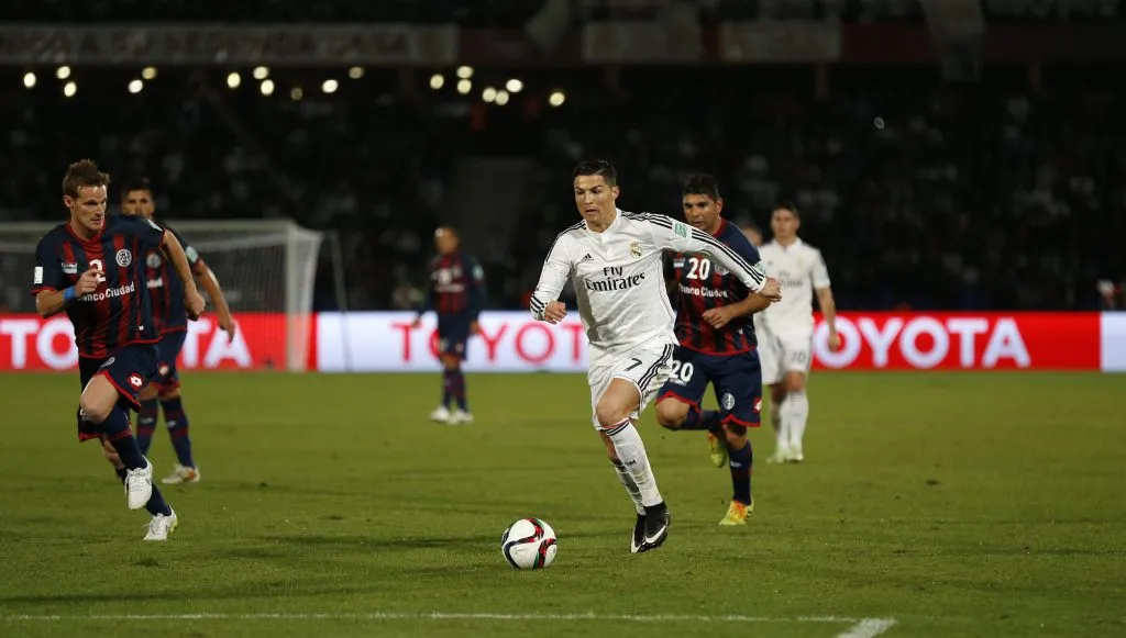Cristiano Ronaldo enfrentando a San Lorenzo en la final del Mundial de Clubes 2014. (Getty Images)