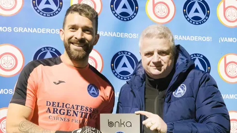 Juega con los hermanos de Julián Álvarez, admira al Dibu Martínez y quiere ascender con el equipo más argentino de Madrid