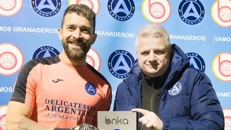 Juega con los hermanos de Julián Álvarez, admira al Dibu Martínez y quiere ascender con el equipo más argentino de Madrid