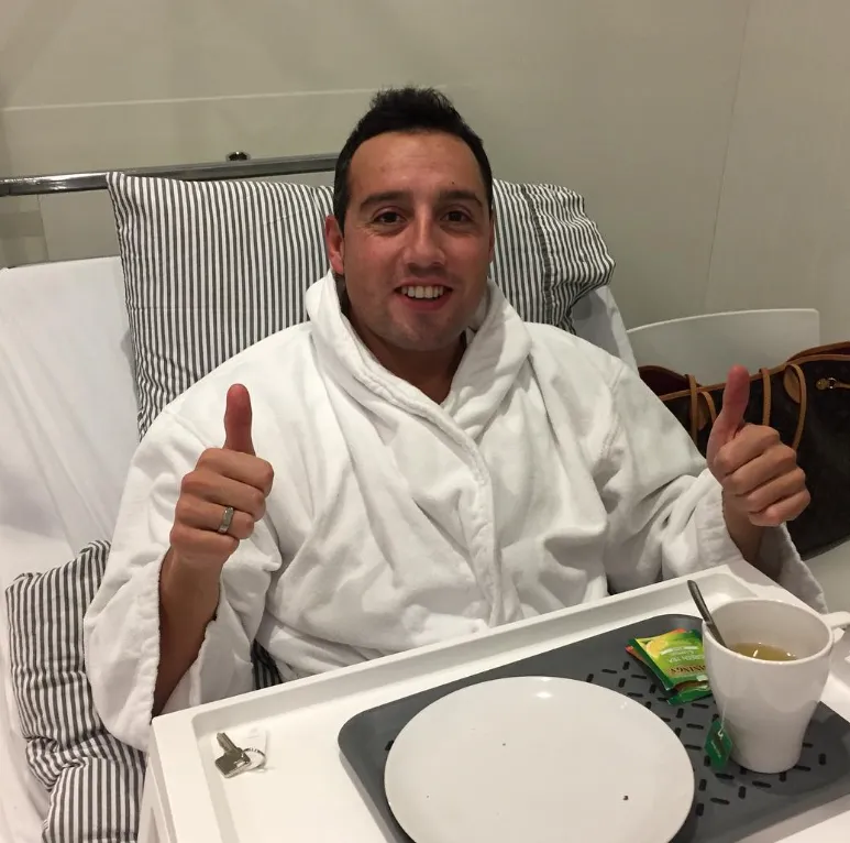 El post operatorio de la primera intervención de Cazorla (Foto: @santicazorla)