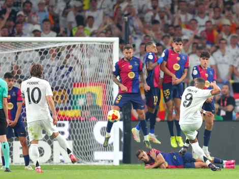 El golazo de tiro libre de Kylian Mbappé para el 1-1 de Real Madrid