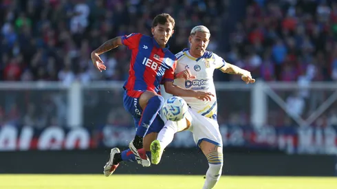Enzo Copetti y Elián Irala durante el encuentro.