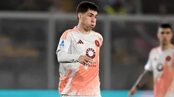 Matías Soulé con la camiseta de la Roma.