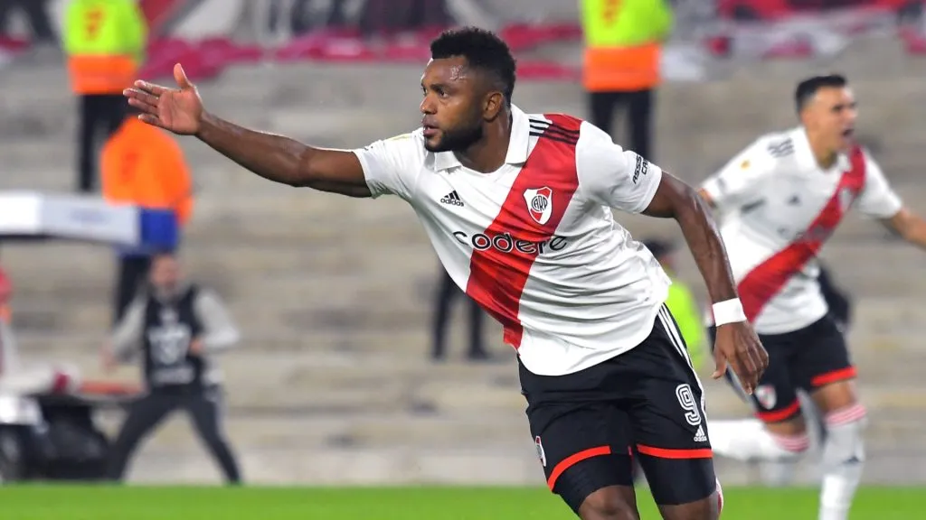 Borja festejando un gol en River.