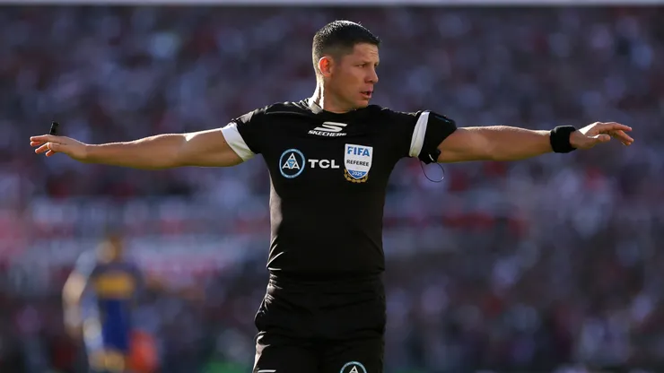 Nicolás Ramírez, el árbitro del Superclásico.