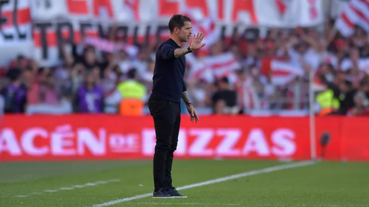 Fernando Gago en pleno Superclásico.