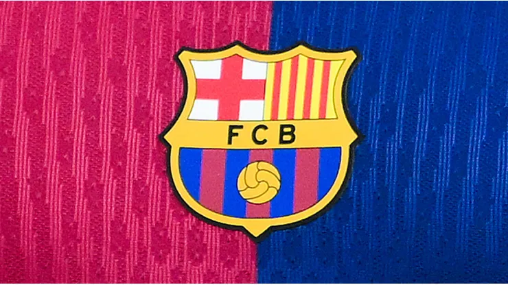 Que significan las tres banderas del escudo de Barcelona