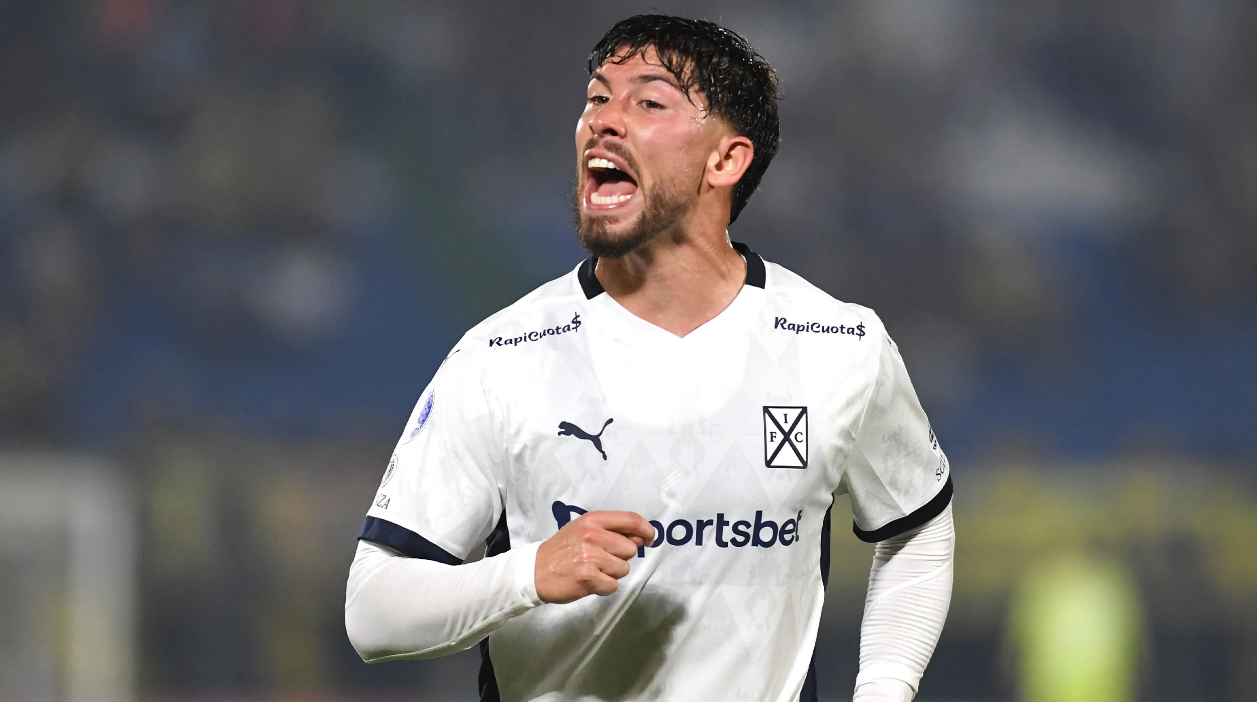 El chileno está cerca de emigrar a Santos. (Getty Images)