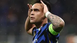 Lautaro Martínez festejando su tanto.