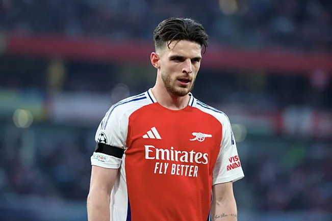 Para Rooney, Rice se equivoca en el gol del PSG.