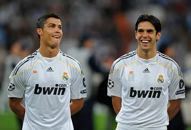 El 30 de septiembre de 2009, Real Madrid presentó a Kaká y Cristiano Ronaldo.