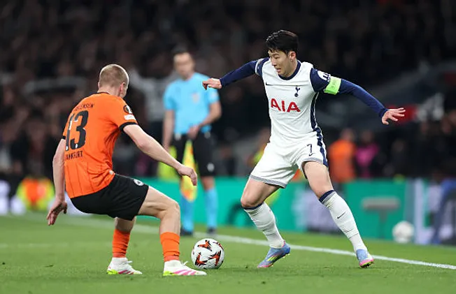 Son se lesionó el piee en el encuentro de ida vs. Eintracht Frankfurt y no juega desde entonces.