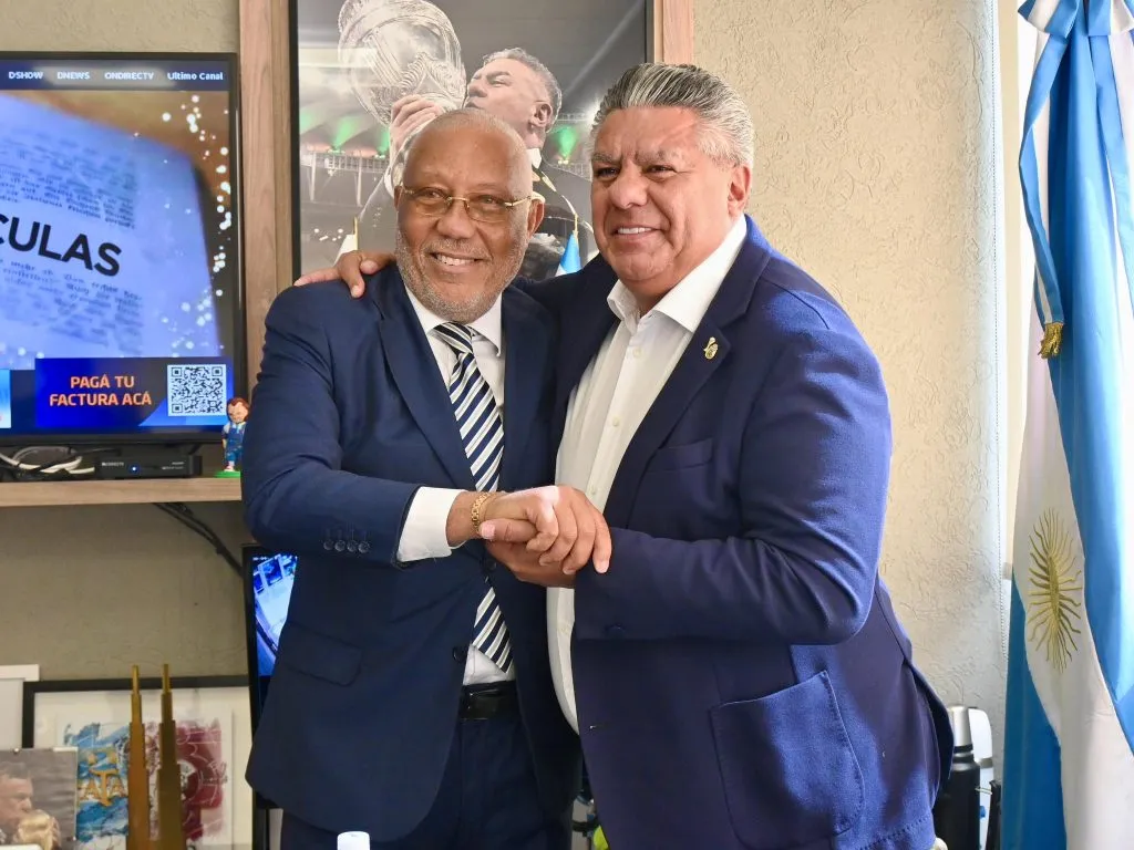 El encuentro de Chiqui Tapia con el presidente de la Federación de Angola.