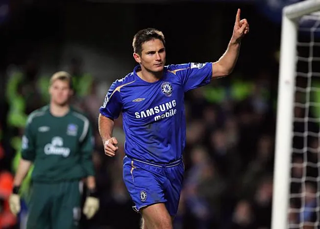 Como Enzo Fernández siga convirtiendo goles y pisando el área con frecuencia, no tardarán en llegar las comparaciones con Lampard.