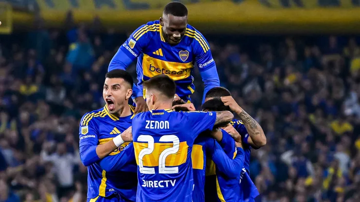 Los jugadores de Boca celebran un gol en La Bombonera.