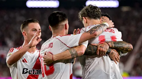 River goleó a Vélez bajo un diluvio y se enfrentará con Barracas Central en los Playoffs
