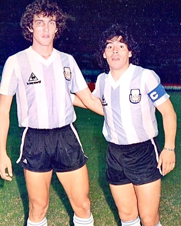 Dertycia y Maradona juntos en la Selección. Foto IG Dertygol.