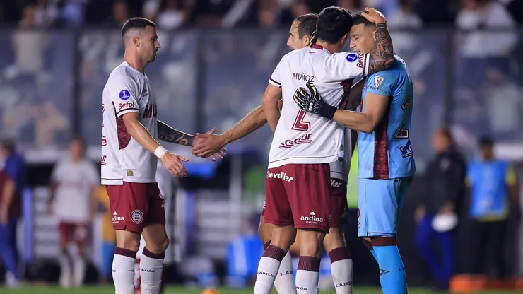 Los jugadores de Lanús, a puro festejo.