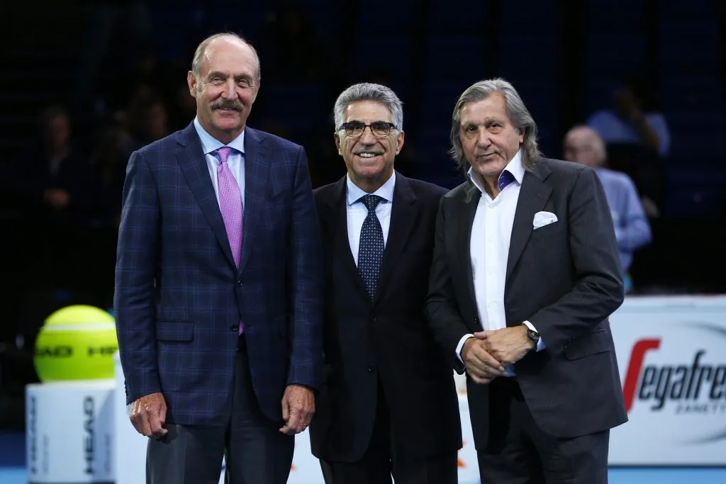 Stan Smith, Manuel Orantes e Ile Nastaseen 2015. (Foto: Getty).