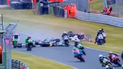 Tragedia en el motociclismo: dos pilotos murieron en un choque múltiple con 11 implicados