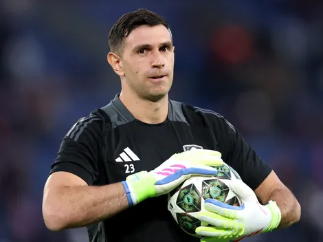 La decisión de Aston Villa que pone en duda la continuidad de Dibu Martínez