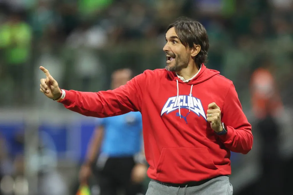 Diego Martínez fue el centro de las críticas tras la derrota de Cerro como local ante Palmeiras.