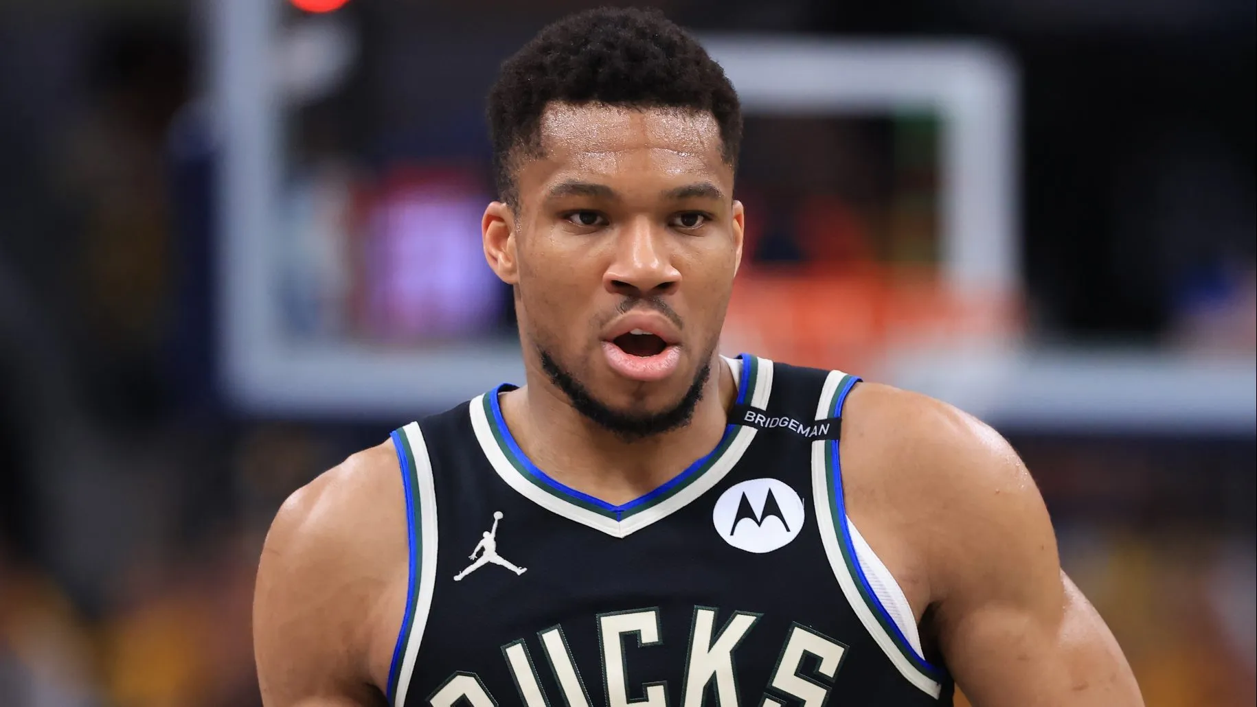 Giannis Antetokounmpo podría irse a los Lakers.