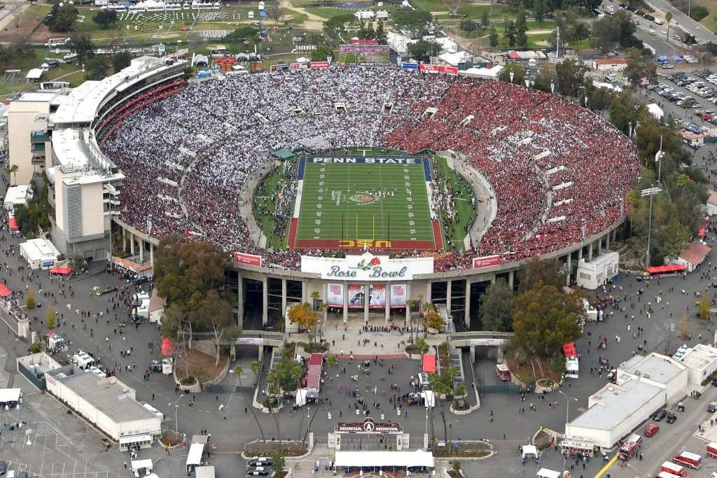 El Rose Bowl, lleno total, para un partido de futbol americano universitario. (Getty Images)