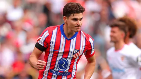 Julián Alvarez podría conformar el frente de ataque del Atlético de Madrid con Dusan Vlahovic.