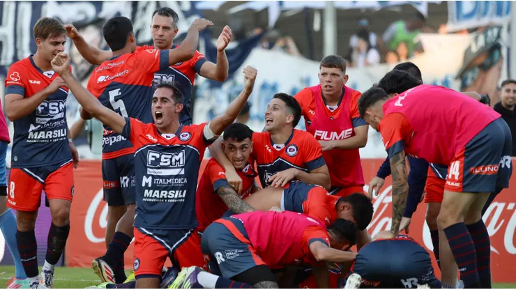 Batacazo en la Copa Argentina: Gimnasia quedó afuera con Central Córdoba de Rosario, equipo de Primera C