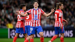 Julián Alvarez se sumó al festejo del Club Argentino que ascendió a la primera división regional de Madrid.