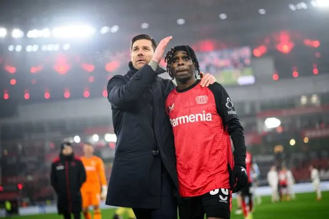 Jeremie Frimpong, con la salida de Xabi Alonso del Leverkusen, también dejaría el club.
