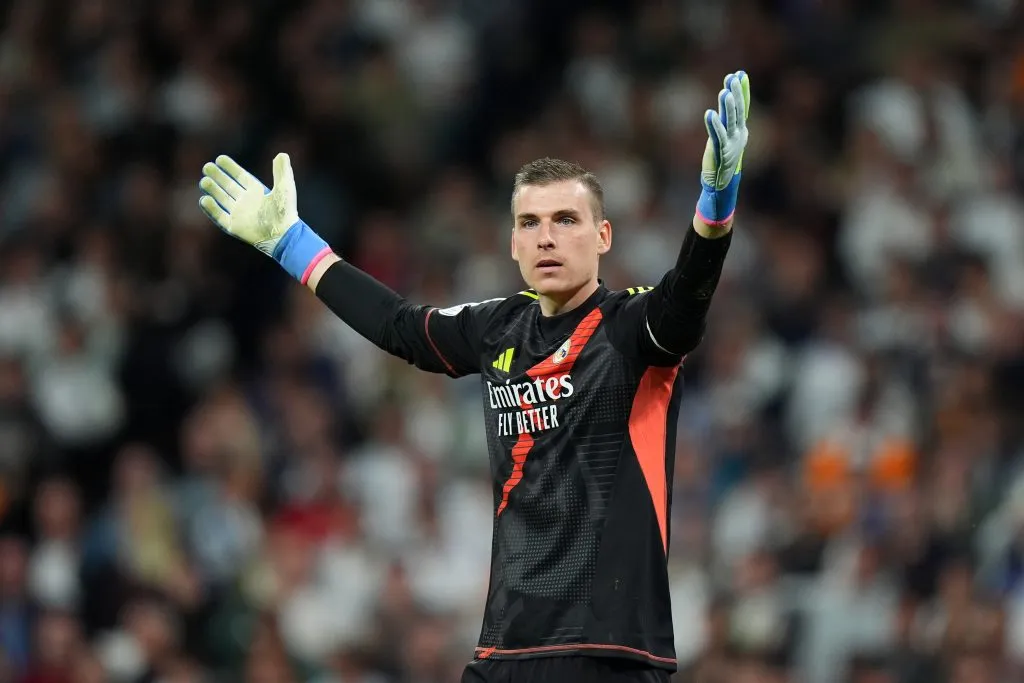 Aston Villa vuelve a interesarse en Lunin, suplente en Real Madrid.