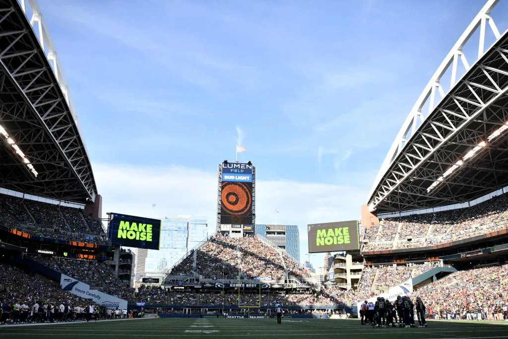 La tribuna triangular del Lumen Field, detrás de uno de los arcos. (Getty Images)
