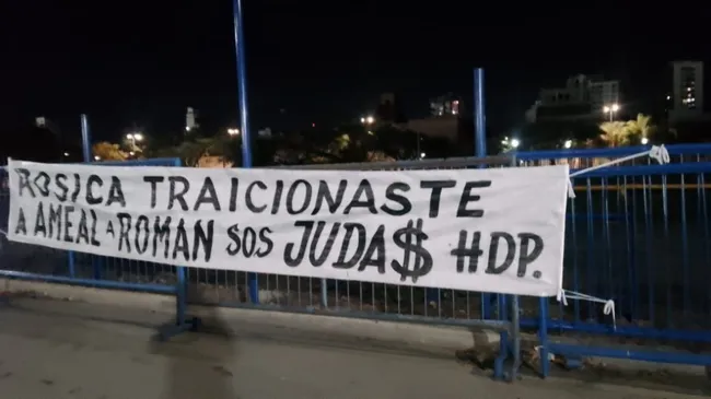 Tildaron de “Judas” a Rosica.