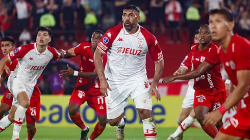 Huracán y América de Cali se enfrentan en Colombia.