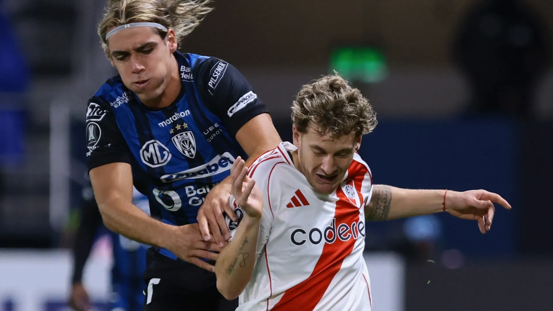 Claudio Spinelli marcando a Facundo Colidio. (Getty Images)