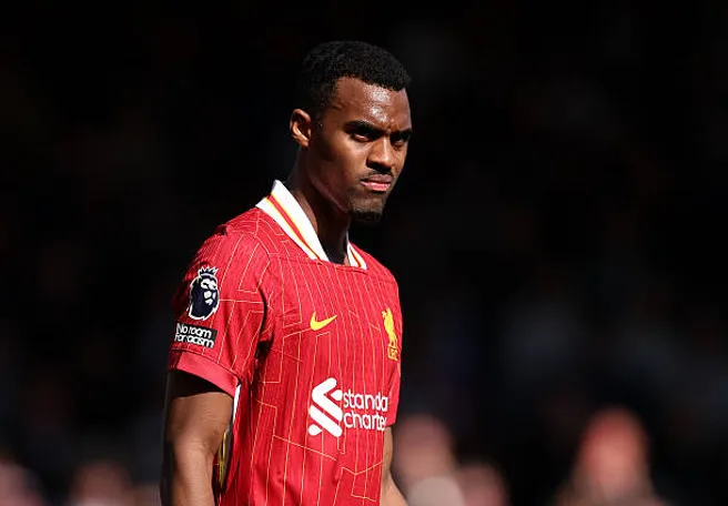 Gravenberch, elegido por delante de Mac Allister por la Premier League.