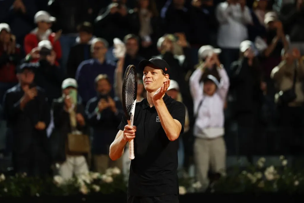 Sinner saluda al público italiano tras superar a Ruud. (Foto: Getty).